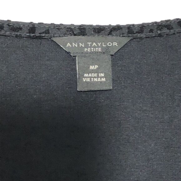 ANN TAYLOR Blouse Womens Medium Petite Black Velvet Animal Pattern Cap Sleeve - Picture 6 of 11